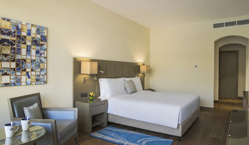 middle-east-holidays-ras-al-khaimah-the-cove-rotana-resort-garden-view-room